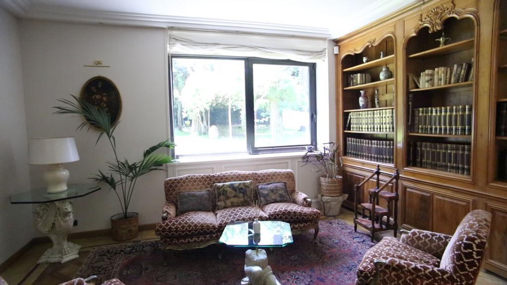 Candia House Rom